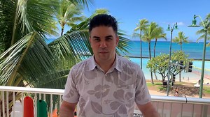 Eric from the Aston Hotel in Waikiki, Honolulu, teaches us the best way to make a classic Hawaiian Mai Tai cocktail. Unlock the best of Hawaii and experience traditional Hawaiian food and drink here: https://www.trafalgar.com/destinations/north-and-central-america/hawaii https://www.trafalgar.com/ways-to-go/food-travel | Trafalgar Travel