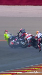 Out of contention in the first corner! ❌ After a disastrous start, Aleix Espargaro couldn’t stop the bike, collided with Diggia and crashed out at Turn 1! 😞 #AragonGP 🏁 | MotoGP