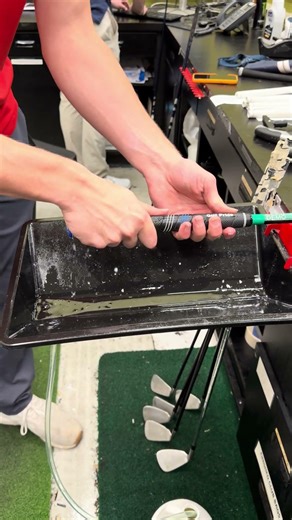 Putting on a new grip for the driver #golf #driver #golfdriver #gripstrength #grip #shorts #golfing