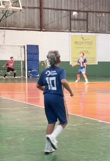 Que sensação boa jogar em família! ⚽ Eu sou o Davi, nascido em 2014 (Sub-12). Meu irmão Henrique (2012 – Sub-14) e meu primo Arthur (2012 – Sub-14) também estão jogando comigo. Fazia desde 2020 que a gente não jogava juntos, e agora estamos novamente no JESC, vivendo esse momento especial. Já fomos campeões de uma competição em Joaçaba, e agora estamos muito felizes por já ter chegado até as quartas de final. Sabemos que vamos enfrentar equipes muito fortes, talvez até favoritas, mas seguimos co