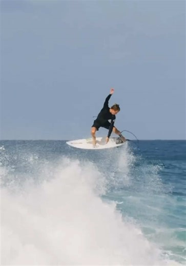 Summer Surfing Adventures: Collecting Waves 12k/20k
