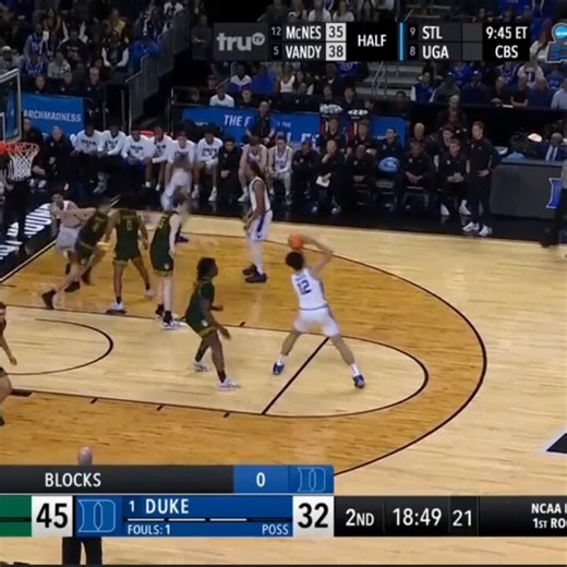 Isiah Evan's struggled to finish at the rim efficiently as a freshman, but little has been made about his jump in both usage and efficiency throughout his sophomore season.With nearly a 4x increase in attempts, 24 att --> 100 att and a jump from 13.1% --> 23.2% in % of possessionsEvans efficiency actually improved jumping from, 58.3% to 68.9% alongside a sizeable drop in his ast'ed %, falling from 64.3% to 38.7%. Not only did his percentage of rim attempts take a massive jump, but he finished th