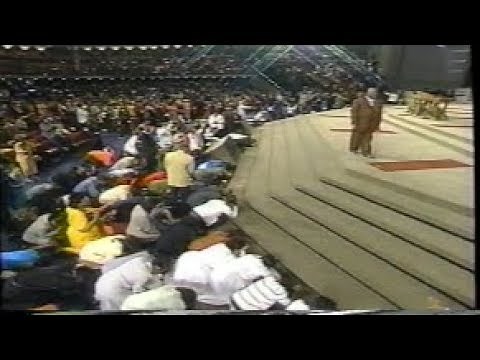 Bishop T.D. Jakes Preaching And Speaking in Tongues While People Lay On The Altar!