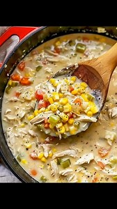 Weight Watchers Chicken Corn Chowder soup. My Chicken Corn Chowder is absolutely BURSTING with flavor and texture. It’s perfectly creamy without being too heavy–perfect for using up that summer corn! Plus, you can make enough for the whole family in less than an hour.....Must express something to keep getting my recipes.... Thank you.🥰👇 | Easy & Low Points Recipes for Beginners