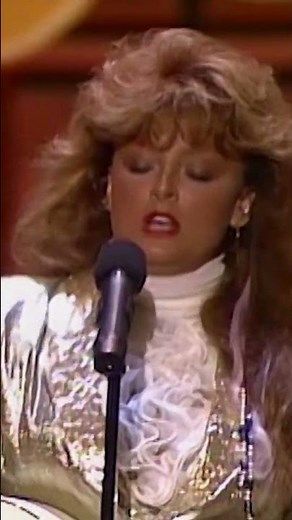 We love this 1989 #ACMawards performance of #LetMeTellYouAboutLove by ‪@thejuddsmusic‬ ✨#ThursdayRewind