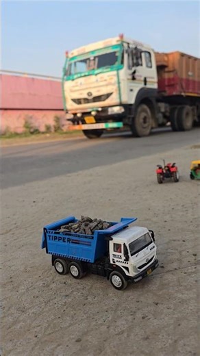 Remote Control Truck Loding Concrete and Go to working place #ditchdiggers #shortvideo #ytshorts