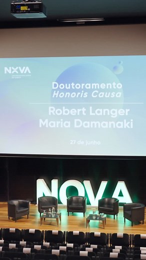 Universidade NOVA de Lisboa on Instagram: "A Universidade NOVA de Lisboa homenageou duas figuras que marcaram o munda da ciência e da política mundial com a atribuição do título de Honoris Causa a Robert Langer e Maria Damanaki. Rober Langer, um dos “pais” da vacina mRNA contra a Covid-19, lembrou que o fracasso faz parte do caminho da inovação. Maria Damanaki, com um percurso marcado pela coragem e visão política, sublinhou a importância de proteger o oceano - não apenas como um dever ambiental