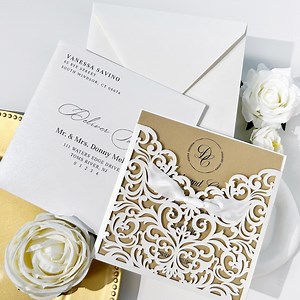 Faire-part de mariage luxueux en dentelle dorée : poche découpée au laser, ruban de soie - Etsy France