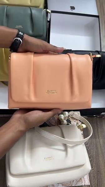 New Arrival! Chain Strap Classic Shoulder bag. Original Branded Imported From Thailand. To Order Take a Screenshot of your Favourite Colour & Inbox Us Or Call 01821375671 | Chirisbella Bag's