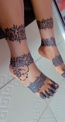 Intricate Henna Designs on Feet: A Close-Up View