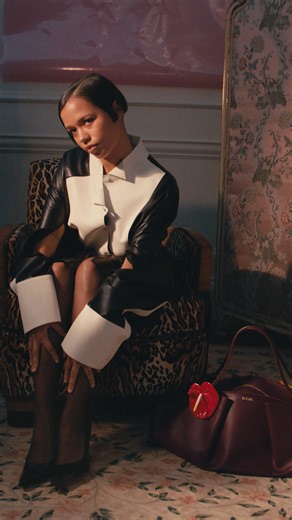 55 reactions | A reflection on the act of posing as a form of acting and impersonating that brings to life items of clothing and accessories: the LOEWE Spring Summer 2023 women's campaign, shot by David Sims, features LOEWE Global Brand Ambassador Taylor Russell in an array of bodily gestures that maximize the idea of body language as a way to promote product. See more: loewe.cm/SS23_ #LOEWE | LOEWE | Facebook