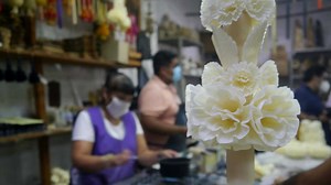 Velas de cera escamada, un arte en peligro de extinción ¡Que tú puedes recuperar!