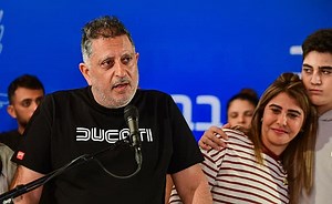 אלי אלבג על המתנגדים לעסקה: "בז לכם, העם יבוא איתכם חשבון"