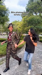 Bila photographer lebih excited dari pengantin sendiri. Kita posing, dia pula yang peluh 📸 | Ray Studio Wedding Collection