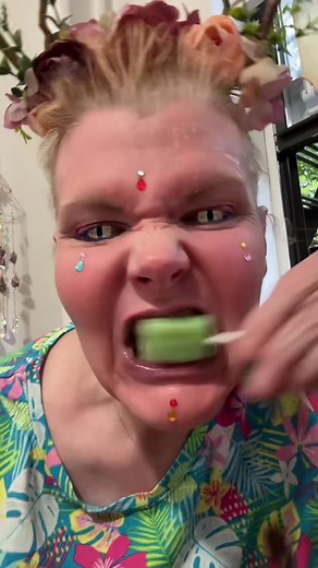 SpongeBob SquarePants toothpaste to clean my teeth! #SpongeBobSquarePants #SpongeBobSquarePantsToothpasteLady #meme #SweetTooth #Medusa #CynthiaBeaumont #Teeth #Mouth #Lips #Toothpaste