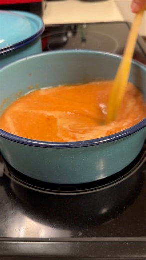 I know it’s not brunch time, but I do know this is one of the 75 recipes included in my new cookbook Sabor y Fuego!! And whether you prepare your chips from scratch or use a good quality chip from the Mexican market, they are still delicious! It’s all about learning to prepare the salsas and sauces to create your own unique Mexican dishes at home. New cookbook is shipping tomorrow for those of you who preordered! Excited!! Here is the recipe link https://pinaenlacocina.com/chilaquiles-rojos-spic