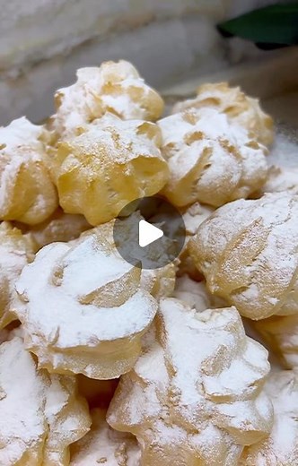 @rb_cooking on Instagram: "🥯 Заварной ✍ Керакли массаликлар: 🥣 300 мл Сув 🧈 100гр Маргарин @milter.uz 🧂 Туз 🥡250гр Ун 🥚 4та Тухум 🫕 Кремига: 🧈 200гр Сарёг 🍶 Сгущённое молоко Тайёрланиши: Сувга ва маргаринни козончага солиб газда эритиб оламиз кайнагандан сонг чимдим туз ва ун соламиз ва кумоклари колмагунча аралаштириб турамиз сонг 4та тухумни орслатиб бита бита солиб яхшилаб аралаштирамиз ва махсус копчаларда чиройли килиб листга чикариб оламиз 200 гр да 15 дақиқа сўнг 180 гр да 20 дақ