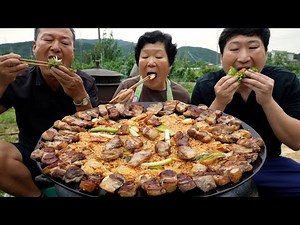 Grilled pork belly & fried rice on a cauldron lid - Mukbang eating show