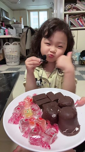 하리보와 딕만스, 젤리 얼려먹기 도전!