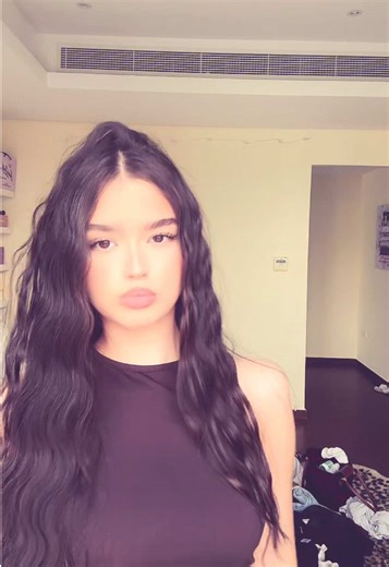 Engaging Lip Sync Performance of 'One Dance'