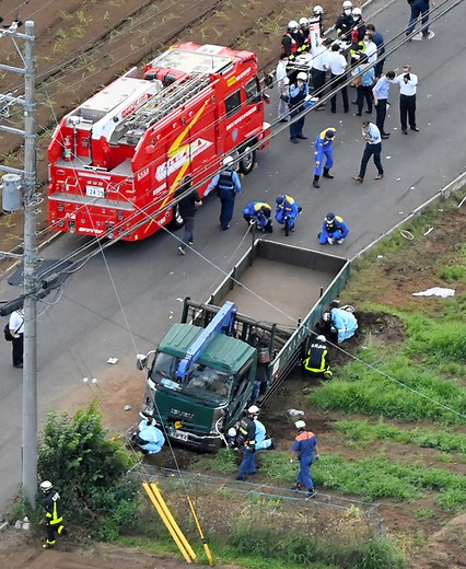 児童の列にトラック、2人死亡　運転手から酒気　千葉