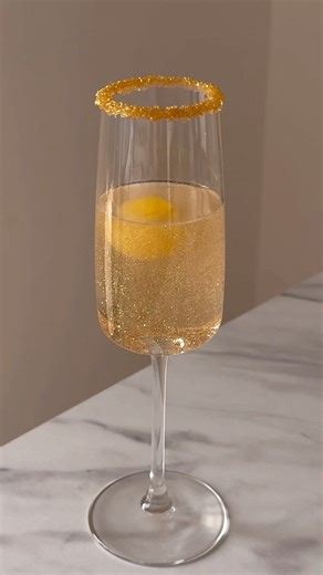 your sign to make mimosa glitter ball drops for nye 🍊🥂🎇 #nye #newyears #balldrop #champagne