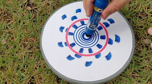 Spin art with a whiteboard and a potter’s wheel