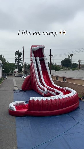 🫣 #ezinflatables #inflatable #curves #waterslide #smallbusiness #ez #smallbiz #partyrentals