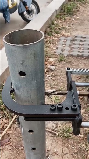 The process of steel pipe perforation drilling Good tools and machinery make work easy