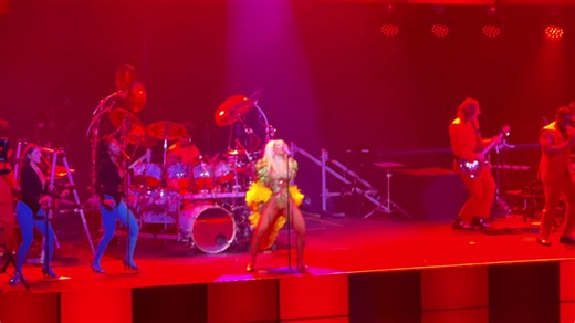 Doja Cat Live in Bogotá: Cards & Kiss Me More