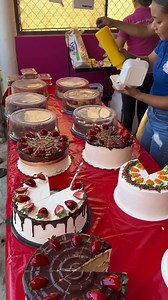 Emprendimiento de Pasteles y Fresas con Crema