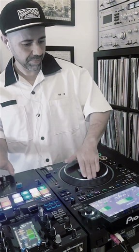 Scratching on Pioneer CDJ 3000 player 🔥 #pioneercdj3000 #cdj3000 #pioneerdj #alphatheta