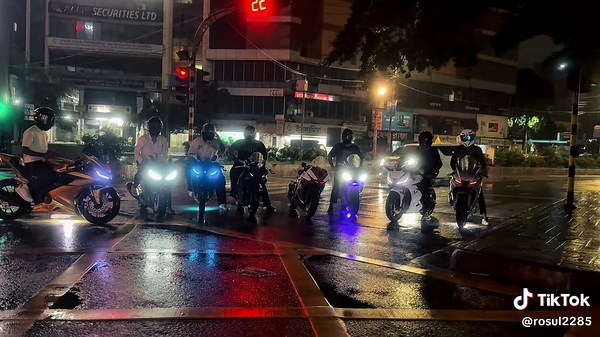 Nightkids: Exploring the R15 Dream Bike Experience