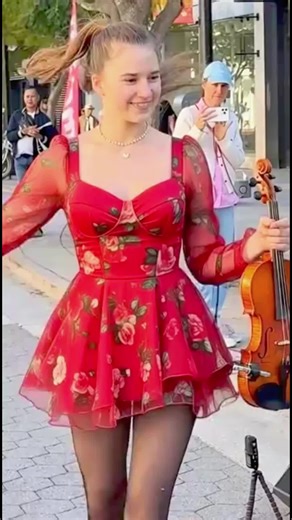 Karolina Protsenko's Captivating Violin Performance