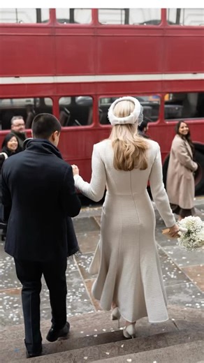 A look back over our 2025 Jane Taylor brides and bridal photoshoots 🤍 Getting married in 2026? Book in for your bespoke consultation and create a bridal headpiece to complete your wedding look #janetaylorlondon #bride #bridal #bridalfashion #bridalheadpiece #bridalheadband #bridalhat #weddingheadpiece #weddinghat #weddingheadband #bespokebridal #bridalaccessory | Jane Taylor London