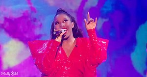 Singer with Visual Impairment Shines on Stage