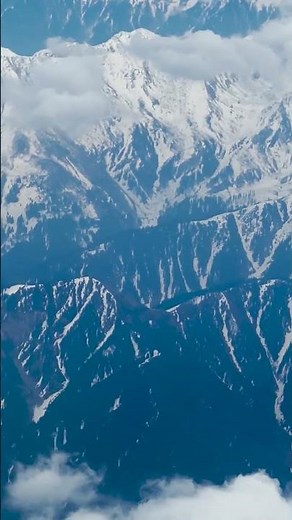 Mesmerizing Aerial View of Majestic Mountains in Srinagar, Kashmir ✈️🏔️ #Shorts #TravelKashmir
