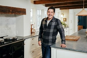 Here's How Jonathan Knight Went From Teen Heartthrob to 'Farmhouse Fixer'