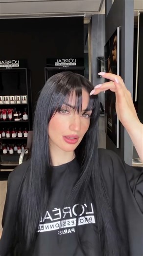 Roberto De Santis Hair stylist on Instagram: "Qualcosa é cambiato🤭👀 3,2,1 rivelazione del risultato finale 👀 Una courtain bangs firmata @dsr_parrucchieri con un nuovo colore grazie a #diacolor by @lorealpro Se stai pensando di stravolgere il tuo look questo è il salone che fa per te 🫵🏻 Ph e ideazione contenuti @andrea_menzio Model: @stefaniacordaa . . . #dsrparrucchieri #ciriè #lorealpro #trends"