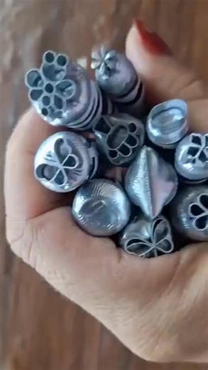 Das NagelKunst Stempel-Set verwandelt jede Maniküre in ein kreatives DIY-Erlebnis mit wunderschönen floralen Motiven! 🤩 ✅ Zeitersparnis ✅Kreative Freiheit ✅ Salon-Qualität zu Hause: ✅ Zeitsparend Schließe dich einer Vielzahl glücklicher Kunden an und sichere dir jetzt für kurze Zeit Rabatte von bis zu 50%!🎁 https://heim-glueck.de/products/nagelkunst-stempel-set-diy-manikure-mit-floralen-motiven | Heim-Glück