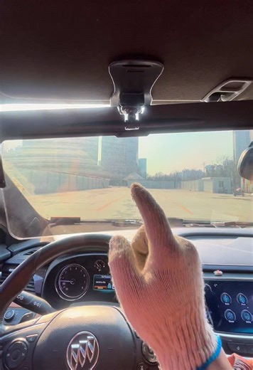 If night driving, gives you headaches or makes you nervous this is a game changer. This car visor can be used both in the daytime for the sun as well as the nighttime for harsh headlights.#caraccessories #safety #car#carmusthaves #uvprotection