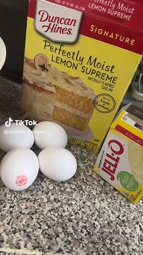 Super easy lemon cake 1 box of lemon cake mix, 1 box of lemon instant pudding mix 4 eggs 3/4 cup of water 3/4 cup of oil & a teaspoon of vanill extract 🍋#lemoncakerecipe #lemoncake #easybaking