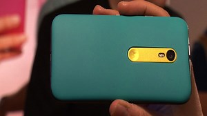 New Moto G adds better camera, larger screen, and water dunkability - Video