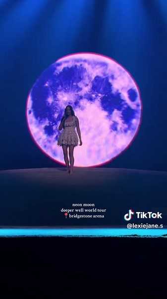 Neon Moon Live: Kacey Musgraves in Nashville