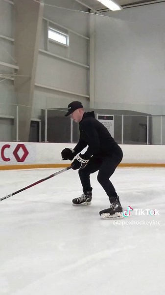 Heel Drag Maneuver in Ice Hockey Explained
