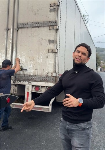 Abriendo la caja de los trailers con mis coches y un coche nuevo que compre😳