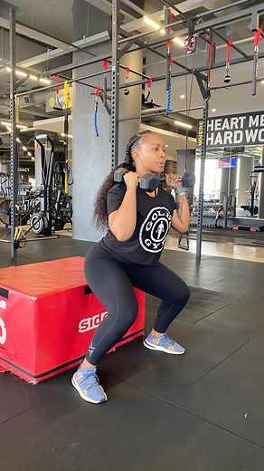 Boity Thulo on Instagram: "Yaaasss Queen!! 😁👸🏾 Still going! Took a week off but I’m back in full swing! My happy place! @goldsgymsouthafrica @matthewstone 💪🏾 #SummerBodyinProgress #OwnYourThrone👑"