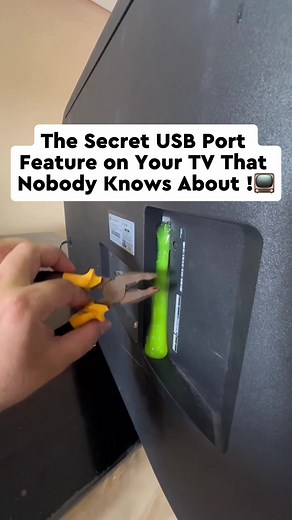 We show you the hidden secret of the USB port on the back of TVs since We demonstrate how to connect your phone to your TV using just a USB cable and a simple app to update your TV system and unlock new features, even on older models from the 2000s. #TVHacks #USBPort #TechTips #TVUpdate #PhoneToTV