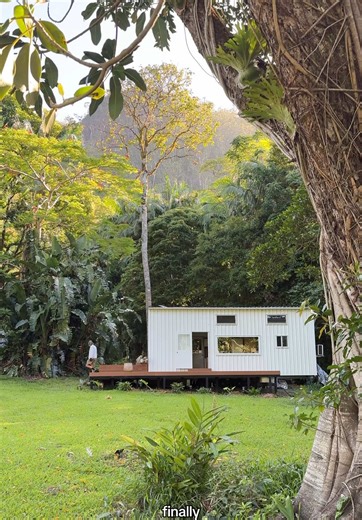 Installing a Rooftop Deck Cover for Tiny Homes