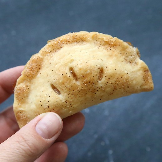 141K views · 692 reactions | MINI APPLE PIES! These little apple pie bites taste just like apple pie and are super quick to make. Get the recipe here: https://www.itsalwaysautumn.com/easy-apple-pie-bites-recipe-individual-hand-pie.html | It's Always Autumn | Facebook